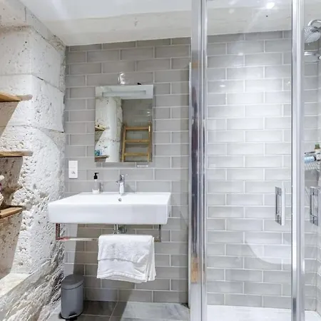 Charming - Parking, Fireplace, Baby Bed Esclauzels