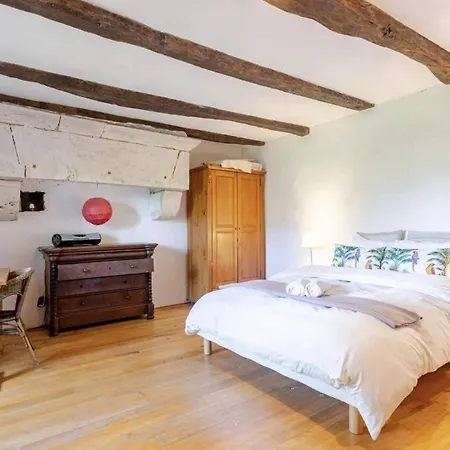Charming - Parking, Fireplace, Baby Bed Feriehus