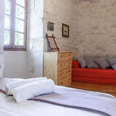 Feriehus Charming - Parking, Fireplace, Baby Bed Esclauzels