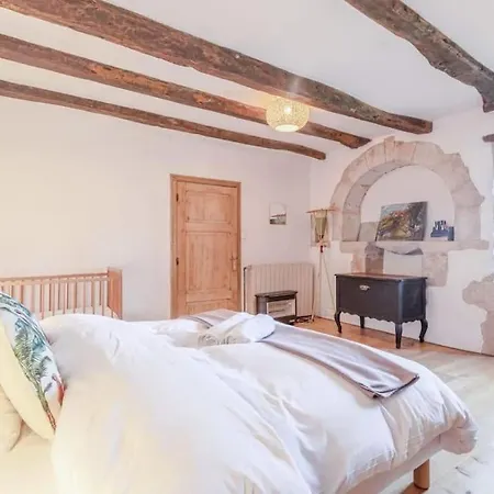 Charming - Parking, Fireplace, Baby Bed