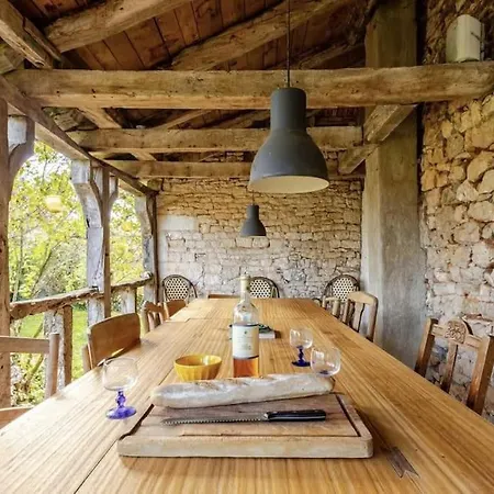 Charming - Parking, Fireplace, Baby Bed *