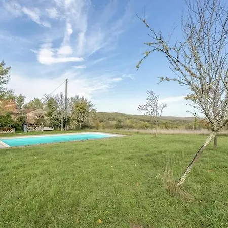 Charming - Parking, Fireplace, Baby Bed Esclauzels