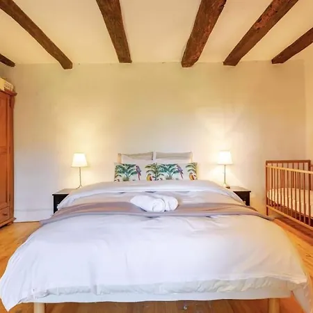 Charming - Parking, Fireplace, Baby Bed