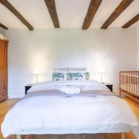 Charming - Parking, Fireplace, Baby Bed *